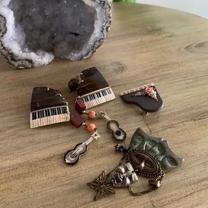 Vintage musical jewelry